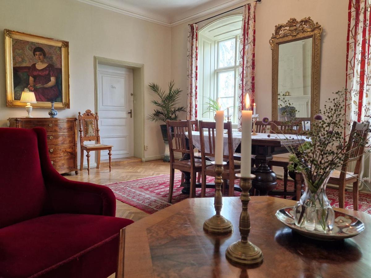 Naeaes Slott Guest House Floda  Exterior foto