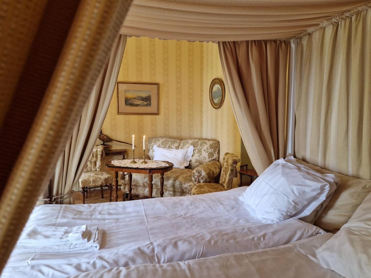 Naeaes Slott Guest House Floda  Exterior foto