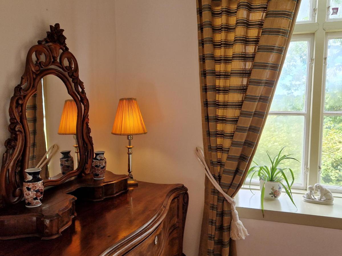 Naeaes Slott Guest House Floda  Exterior foto
