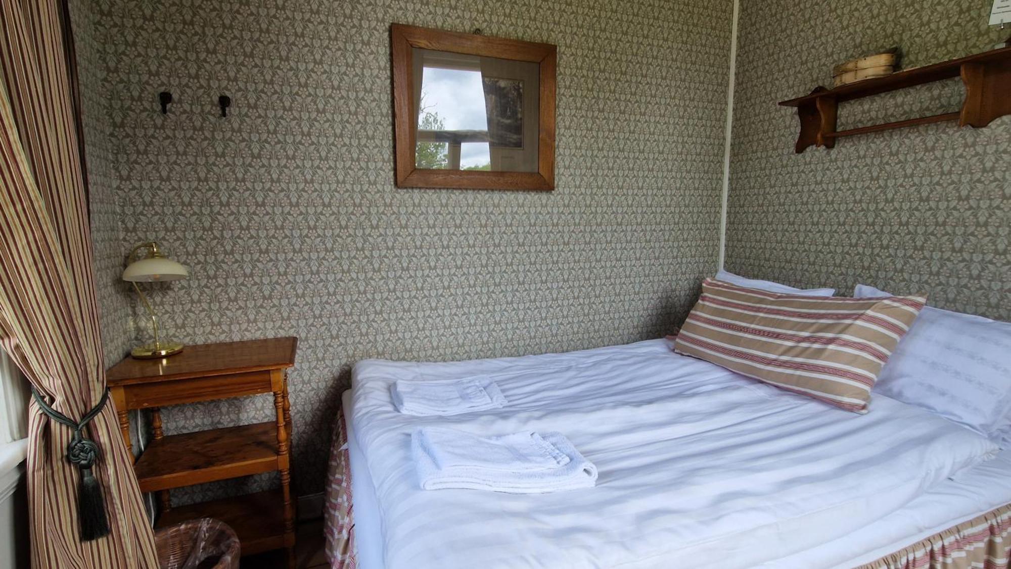 Naeaes Slott Guest House Floda  Exterior foto
